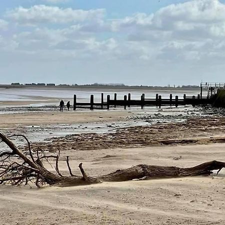 Beautiful Seafront Studio Apartment Cleethorpes Extérieur photo