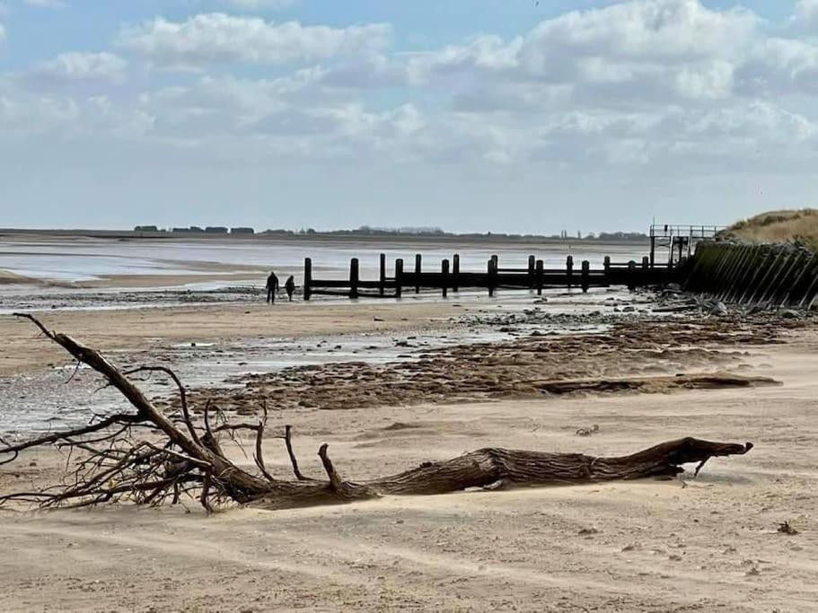 Beautiful Seafront Studio Apartment Cleethorpes Extérieur photo