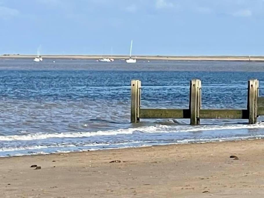 Beautiful Seafront Studio Apartment Cleethorpes Extérieur photo